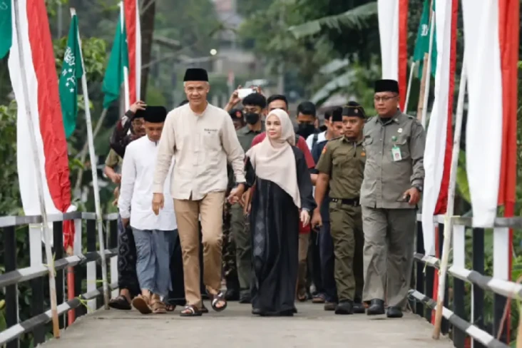 Bersama Ganjar Hadiri...