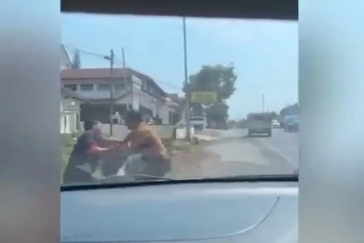 Berebut Penumpang, 2...