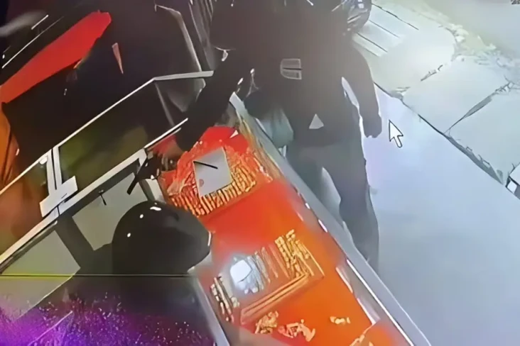 Ngeri! Pistol Perampok...