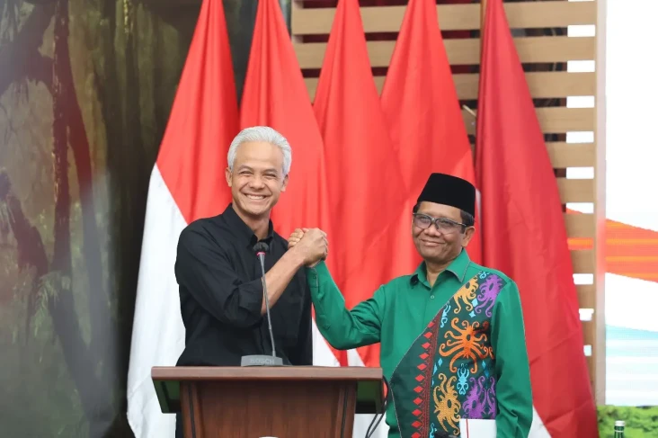 Ganjar Pranowo-Mahfud...