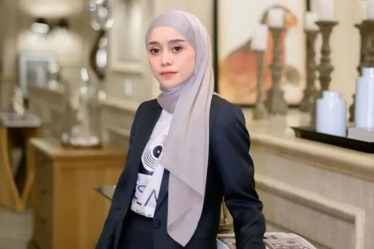 5 Selebritas Indonesia...
