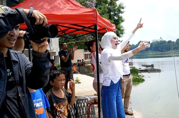 Caleg Angel Lelga Semangati...