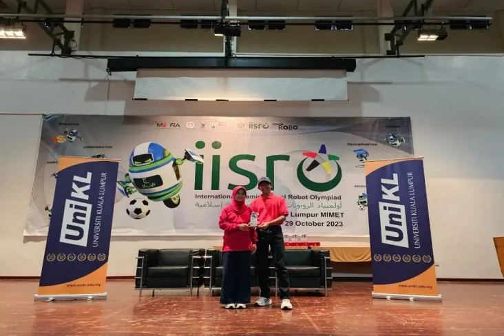 Membanggakan, Siswa...