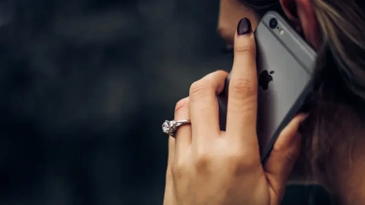 Cara Isi Baterai iPhone...