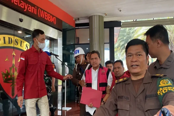 Anggota BPK Achsanul...