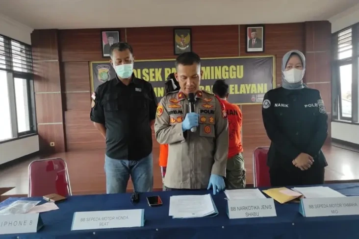 2 Ibu Rumah Tangga Jadi...
