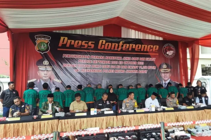 224 Kg Sabu dan 11.356...