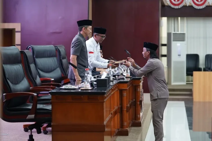 DPRD Setujui Perubahan...