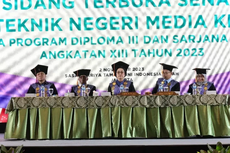 Polimedia Wisuda 1.022...