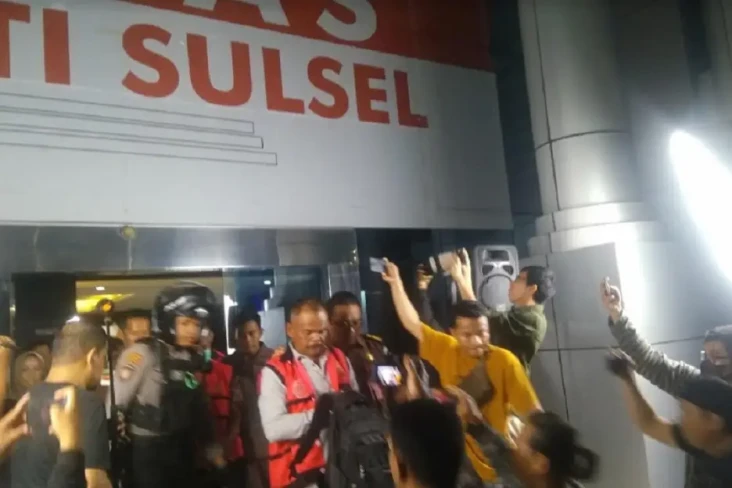 Kejati Sulsel Geledah...