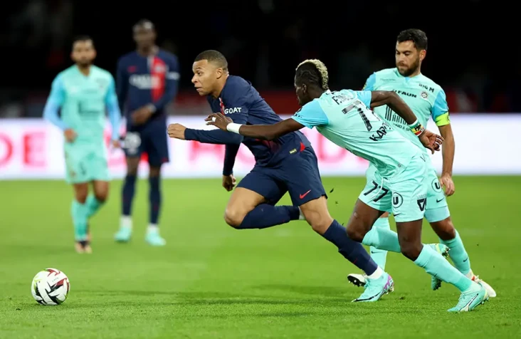 PSG Rebut Puncak Klasemen...