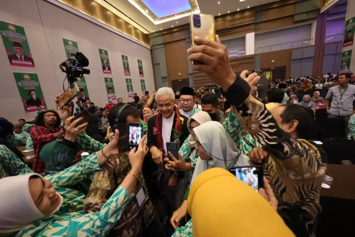 Disambut Antusias Ratusan...