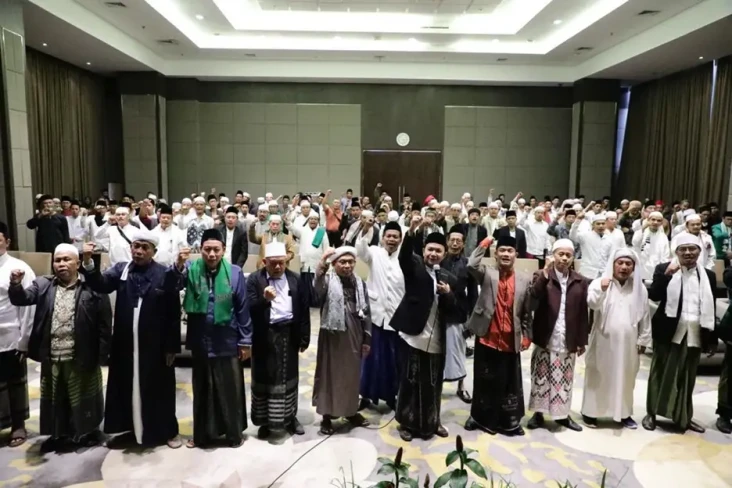 Ratusan Kiai dan Ulama...