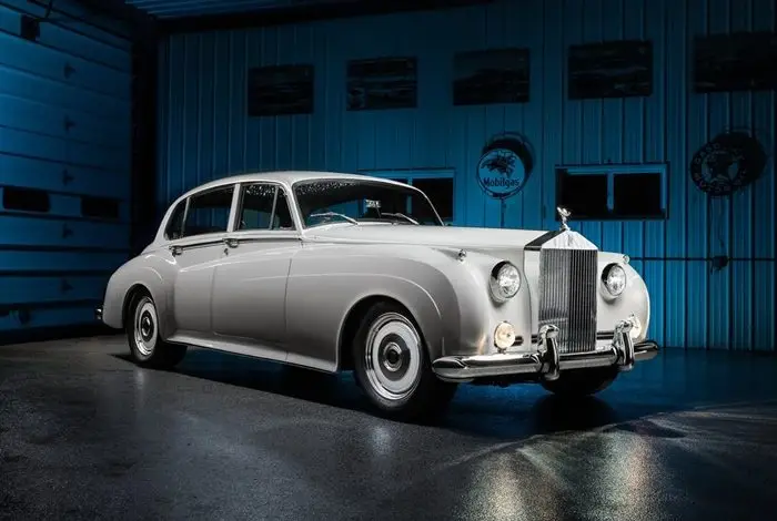 Rolls-Royce Silver Cloud...