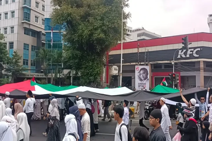 Bendera Raksasa Palestina...