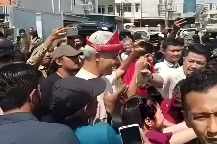 Meleleh, Warga Palembang...