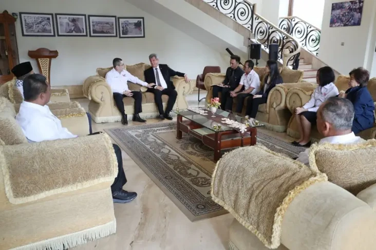 Berkunjung ke Kedubes...
