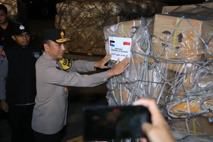 Pesawat Ketiga Berisikan...