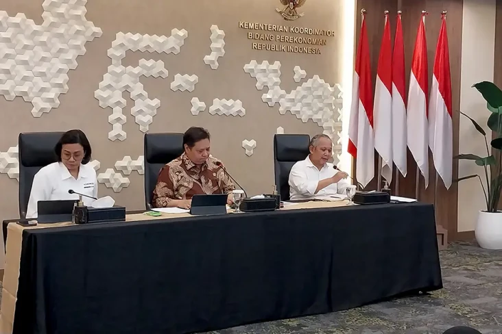 Dihantam Ketidakpastian...