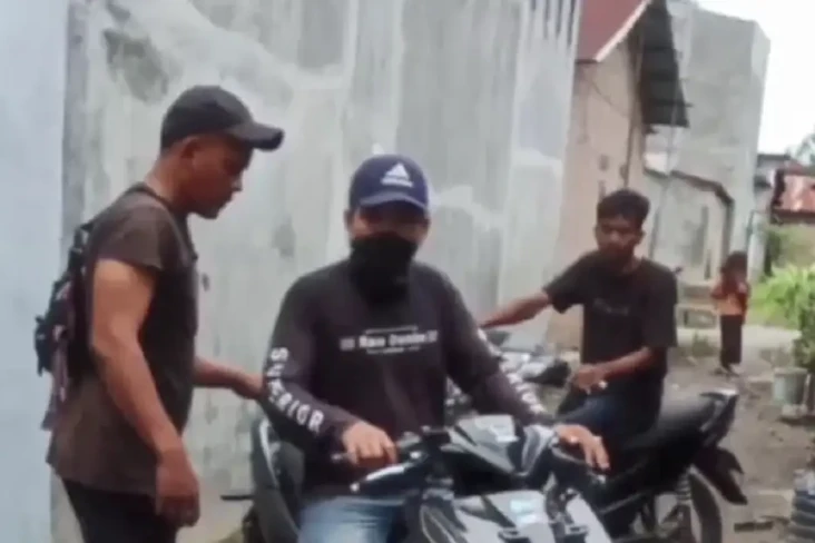 Kepergok Warga, 2 Pria...