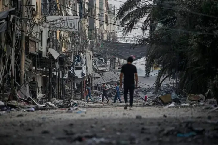 Warga Palestina Terpaksa...