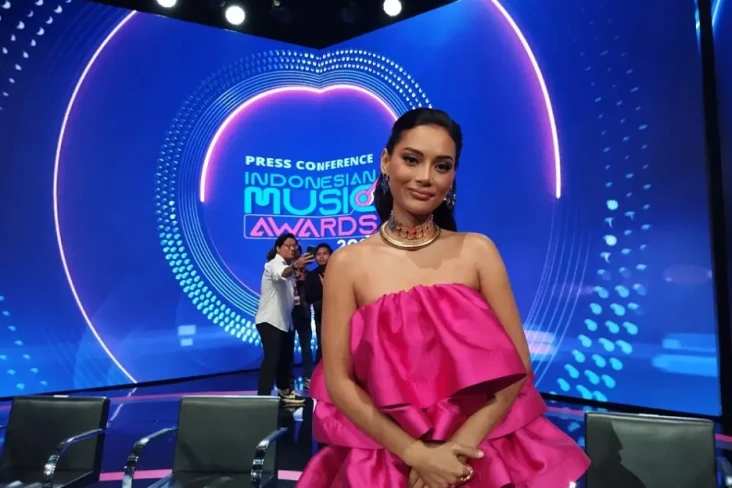 Erika Carlina Kaget...