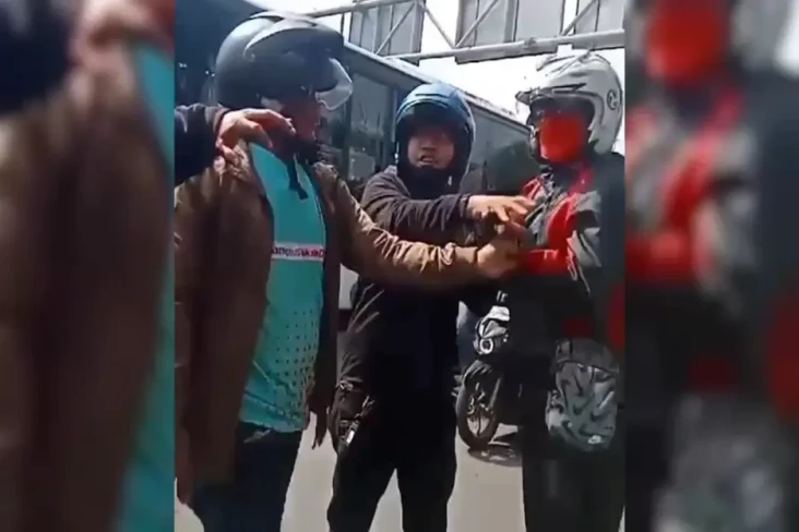 Hendak Melerai Keributan,...
