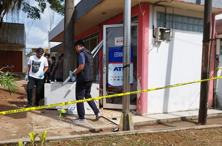 ATM di Kelapa Kampit...
