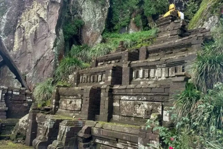 Mengenal Gunung Penanggungan,...