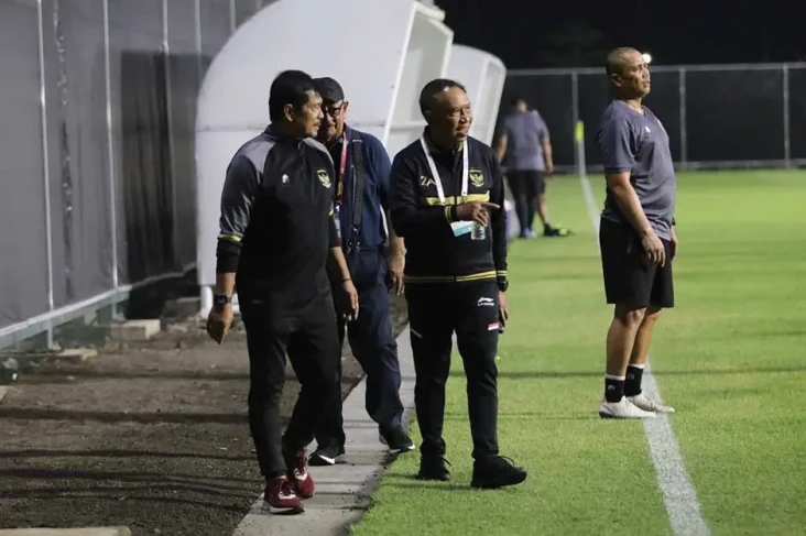 Pantau Latihan Timnas...