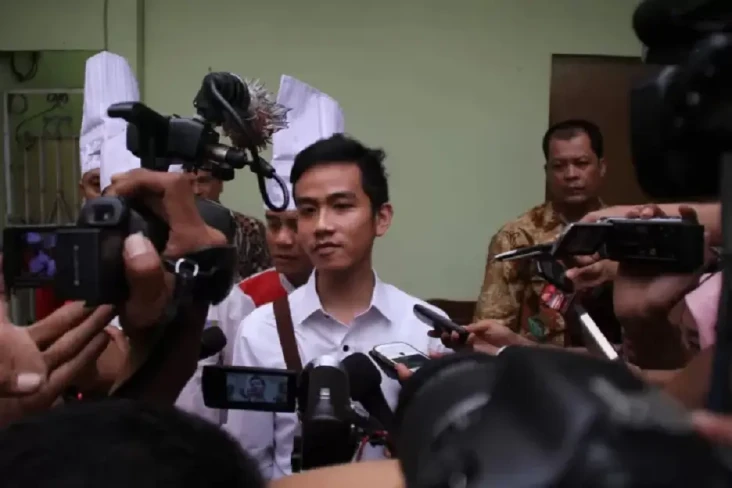 Gibran Tetap Maju Cawapres,...
