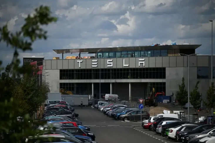 Asyik, Tesla Segera...