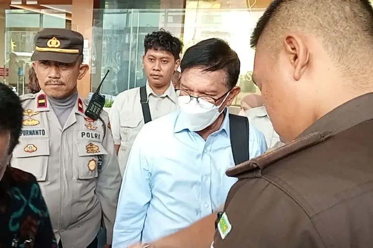 Johnny G Plate Bungkam...