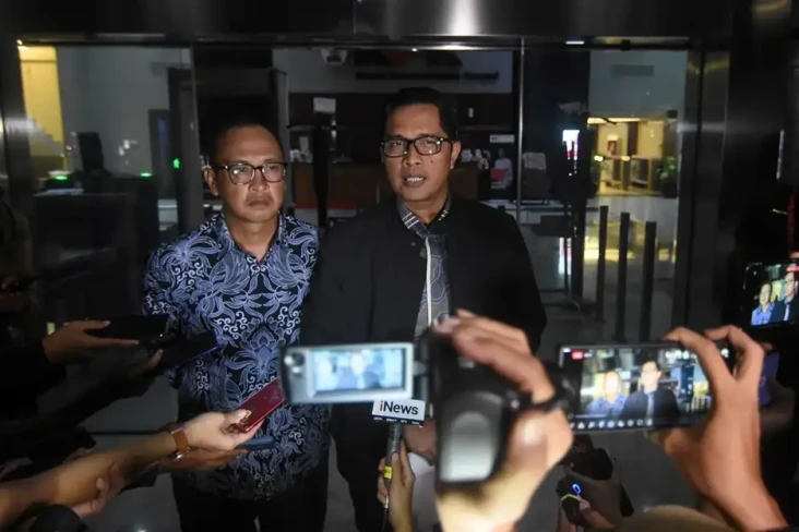 KPK Cegah Febri Diansyah,...
