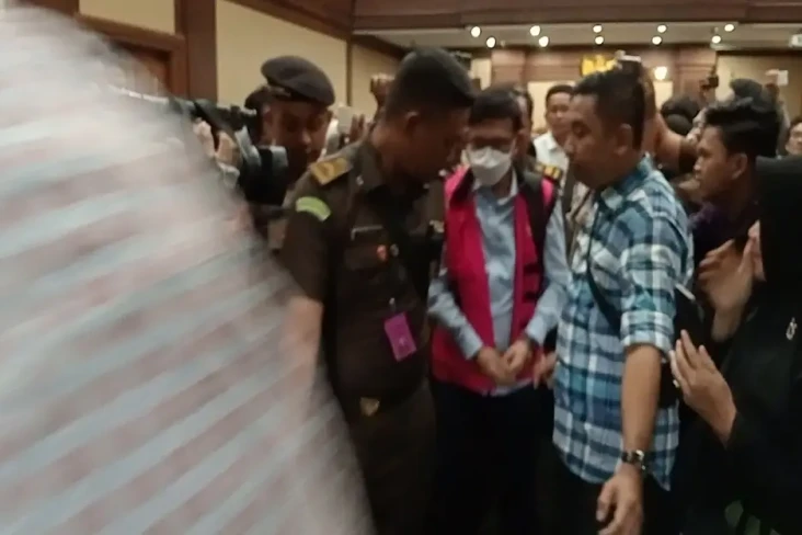Terbukti Minta Uang...