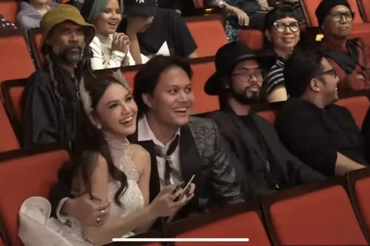 Pembawa Acara AMI Awards...