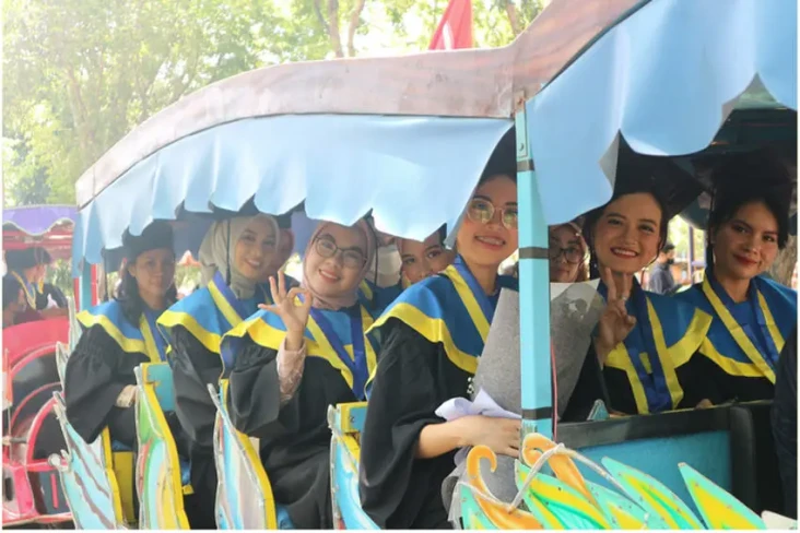 Bagaimana Tradisi Arak-arakan...