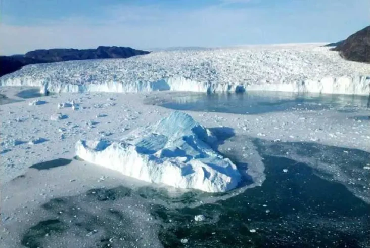 Tiga Lapisan Es Greenland...