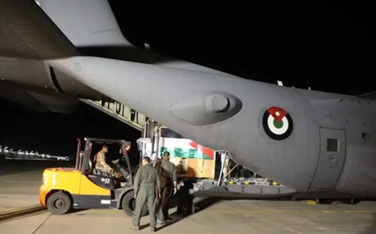 Pesawat Hercules C-130...