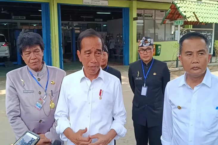 Jokowi Enggan Tanggapi...
