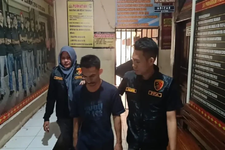 Kesepian Ditinggal Istri...