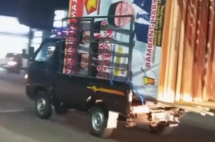 Viral Baliho Prabowo...