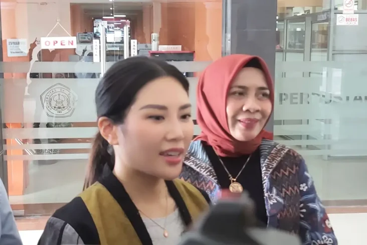 Hadir di Unitomo, Wamenparekraf...
