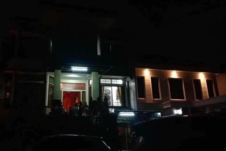 KPK Geledah Rumah Ketua...