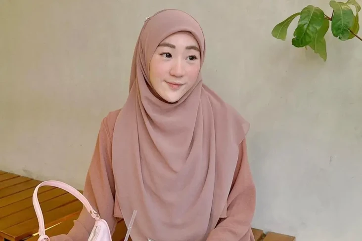 Larissa Chou Hamil Anak...