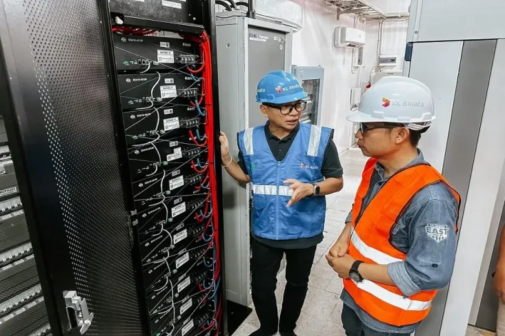 3 Strategi XL Axiata...