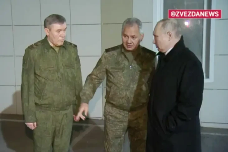 Putin Sambangi Markas...