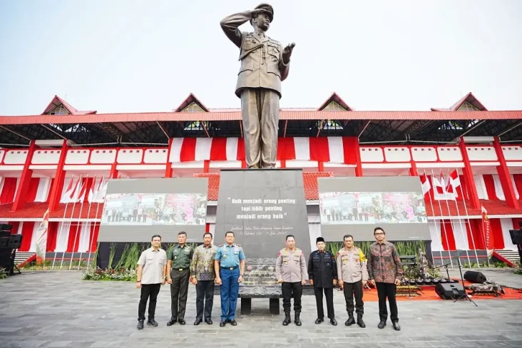 Resmikan Monumen Jenderal...