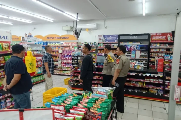 Perampok Bersajam Satroni...