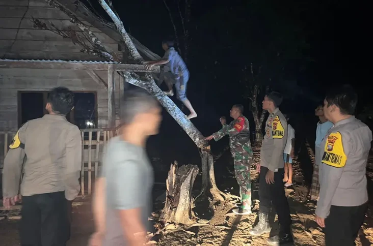 36 Rumah Rusak Disapu...